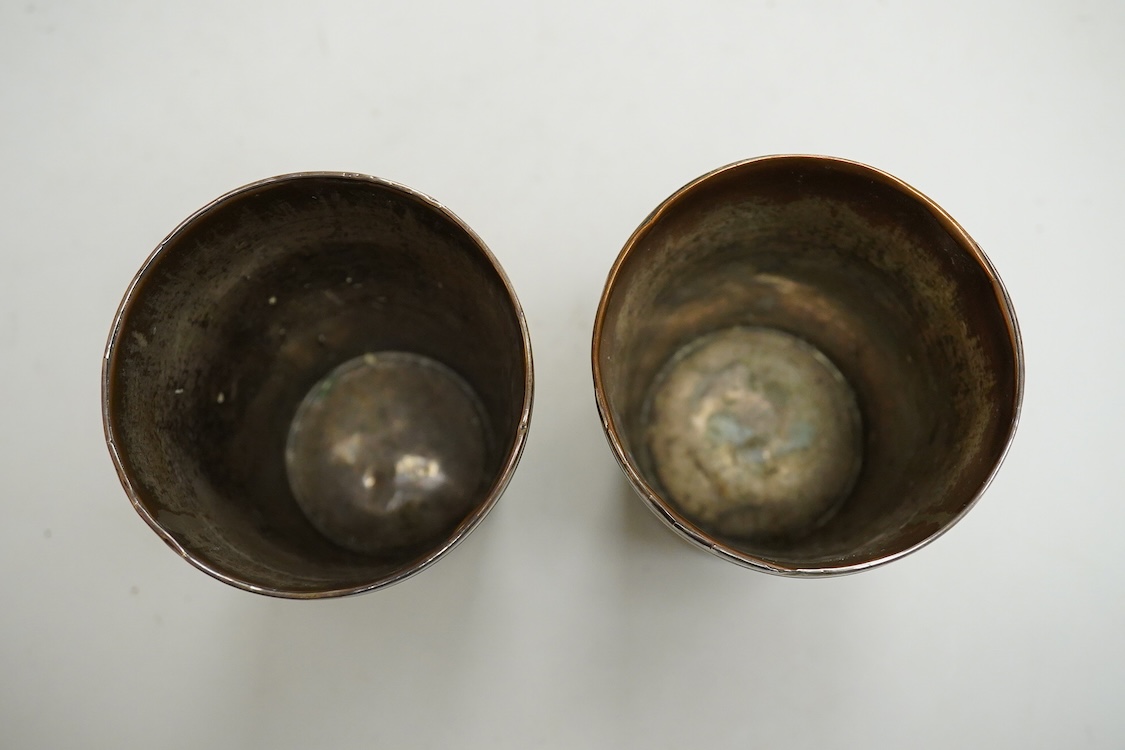 A near pair of 19th century white metal mounted horn beakers, unmarked, height 10.2cm et infra.